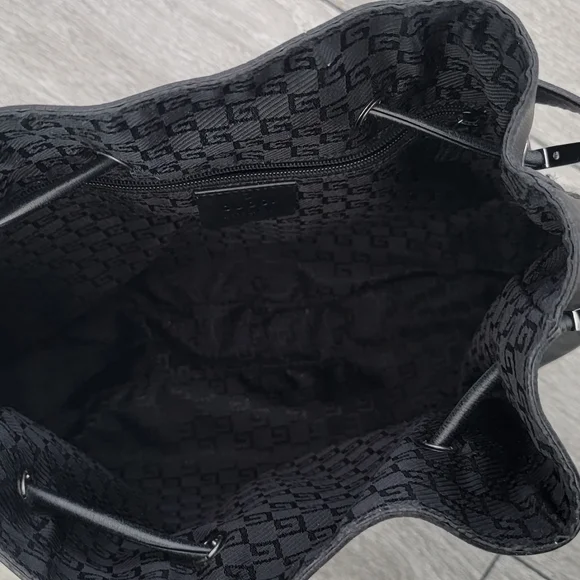GUCCI Drawstring Bucket Bag - Picture 5 of 8
